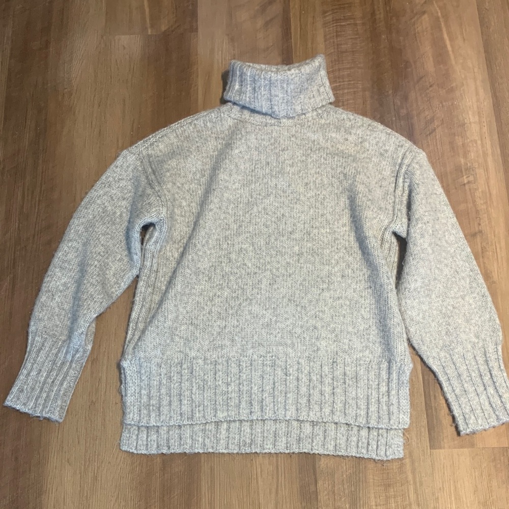 INDUSTRY Gray Turtleneck Sweater Size Small